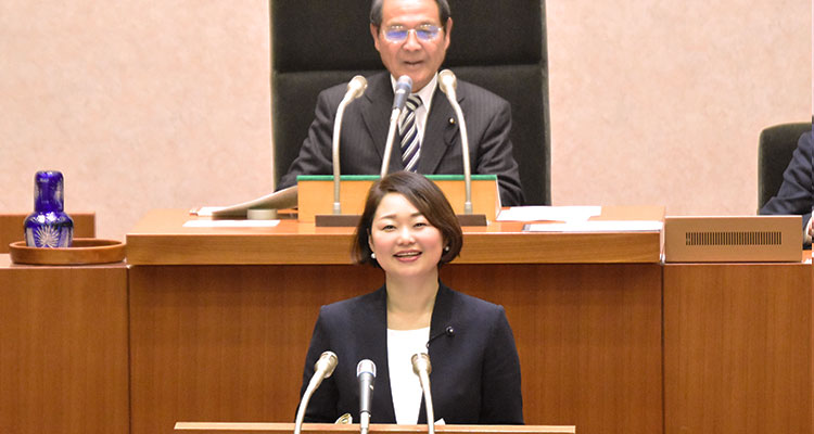 千葉県議会2月議会代表質問に登壇する安藤じゅん子