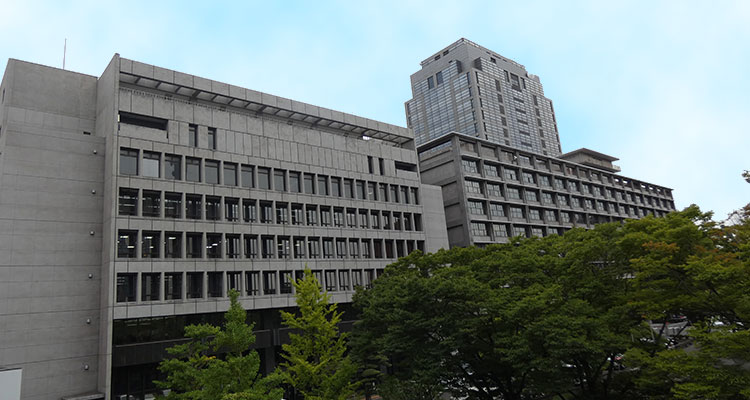 千葉県議会議会棟と県庁庁舎
