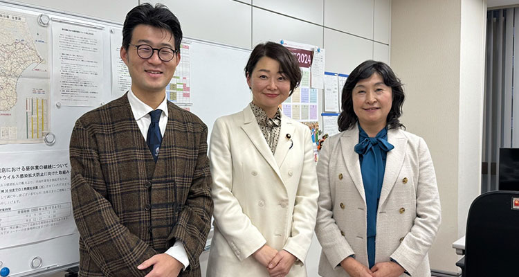 安藤じゅん子衆議院議員と柏市山下洋輔県議・佐倉市入江晶子県議