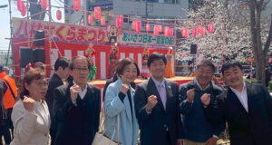 八柱桜まつりに参加する安藤じゅん子衆議院議員