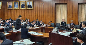 文部科学委員会にて質疑する安藤じゅん子衆議院議員