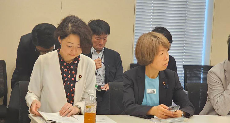 会派部門会議に出席する安藤じゅん子衆議院議員