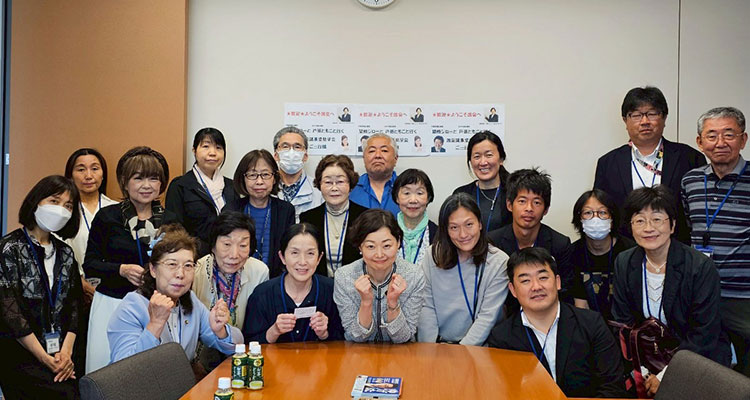 国会見学会の皆様と安藤じゅん子衆議院議員