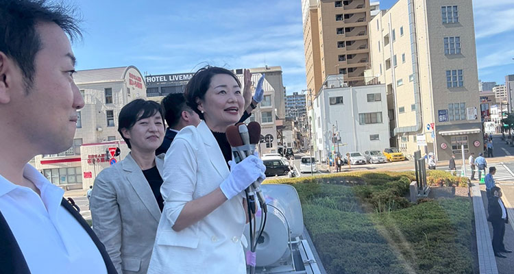 岡山にて街頭演説する安藤じゅん子衆議院議員