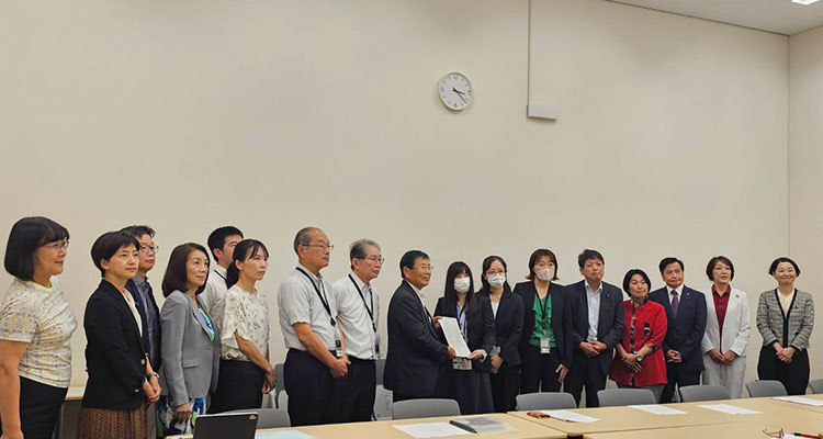 朝鮮学校からの要望を受ける安藤じゅん子衆議院議員