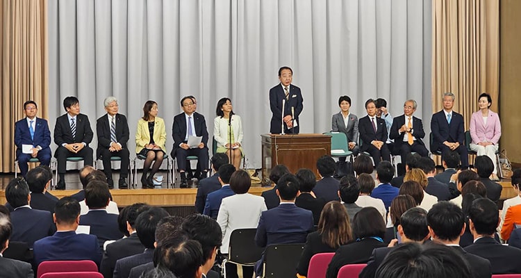 両院議員総会の様子