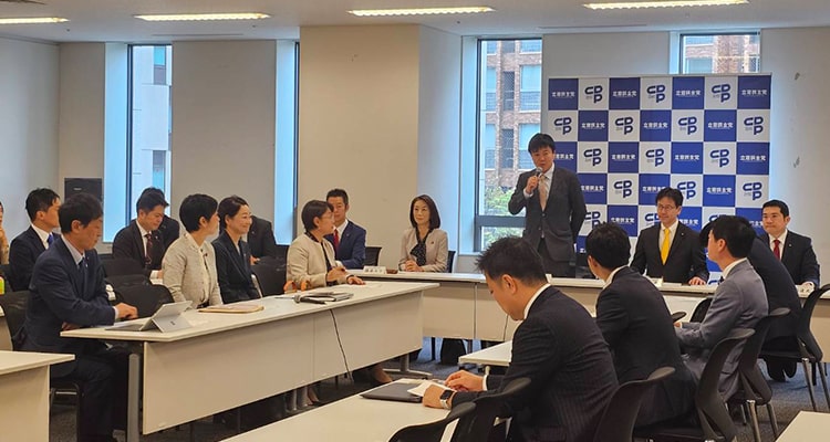 政調拡大政調役員会の様子