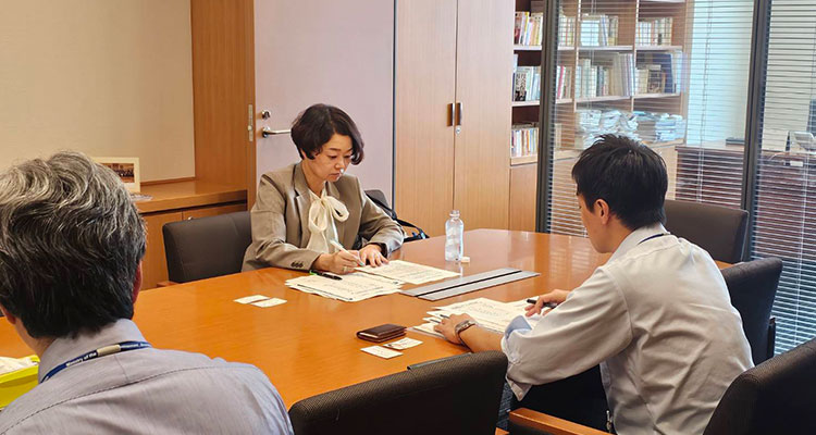 レクを受ける安藤じゅん子衆議院議員