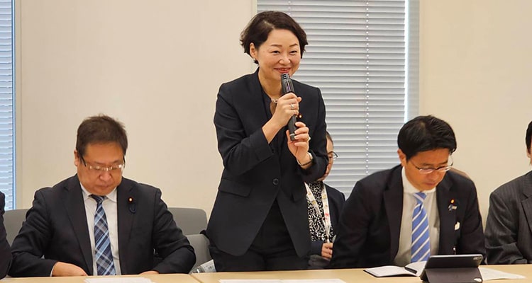 立憲民主党「日本の鰻を守る国会議員の会」総会にて発言する安藤じゅん子衆議院議員