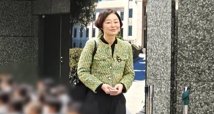 国会見学に来てくださった松戸市立河原塚小学校の皆さんにご挨拶する安藤じゅん子衆議院議員