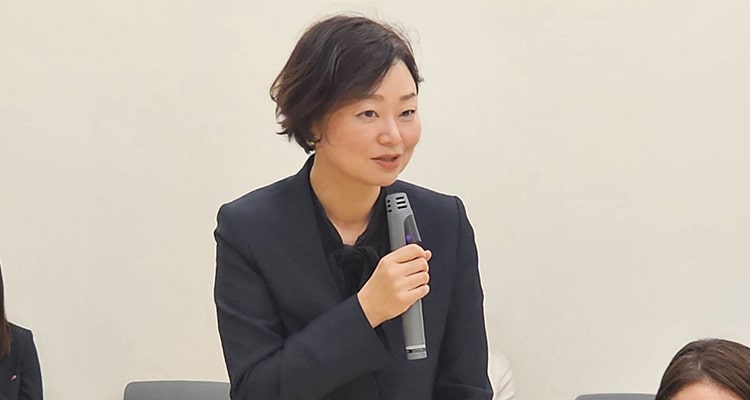 「日本の鰻を守る国会議員の会」総会にて発言する安藤じゅん子衆議院議員