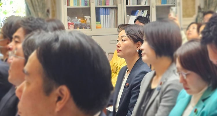代議士会に参加する安藤じゅん子衆議院議員