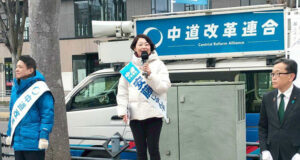 街宣活動を行う安藤じゅん子