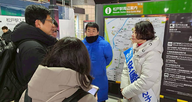 有権者の皆様のお声を真摯に拝聴する安藤じゅん子