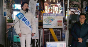街頭演説する安藤じゅん子と岡田克也